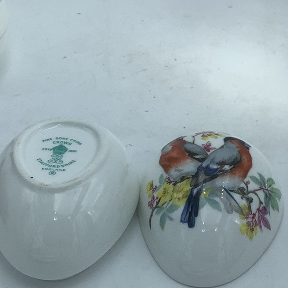 Three English Bone China Egg - Shaped Trinket Boxes with Bird Design - Picture 7 of 9